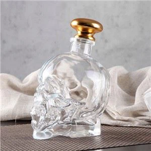 Schädel -Whiskyflasche